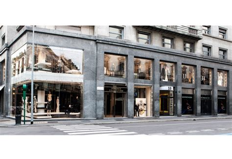 versace corso matteotti milano|Versace Milano Rinascente.